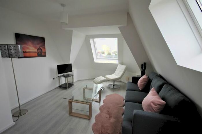 2 Bedroom Flat To Rent In Walmsley Court, Wellington Road, Eccles M30