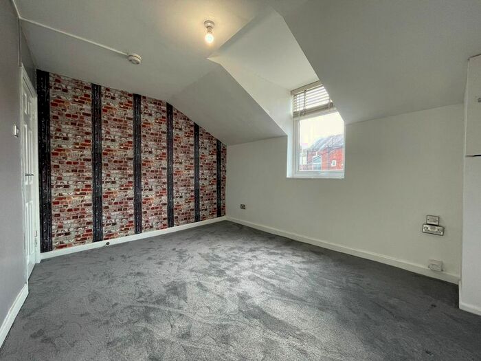 Property For Sale In Halesowen Rd Return, Shop & Flats, Netherton