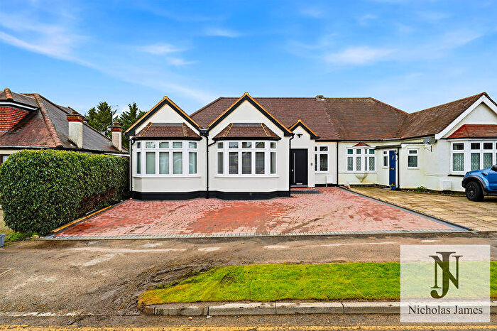 4 Bedroom Semi-Detached Bungalow For Sale In The Meadway, Cuffley, EN6