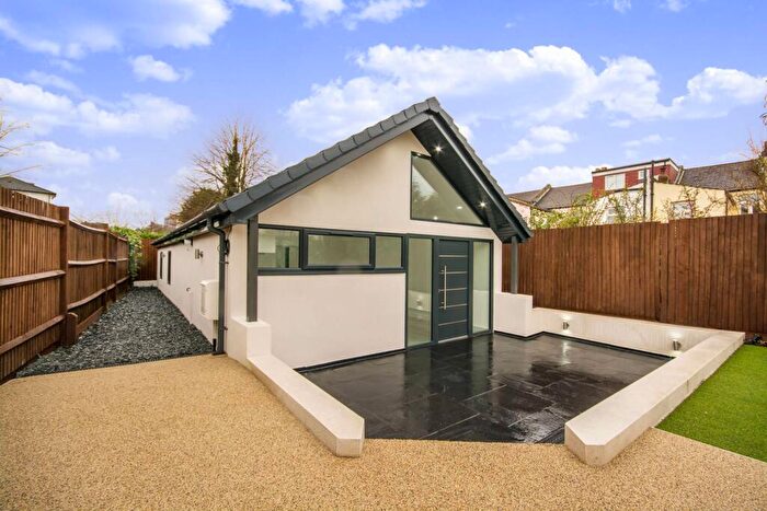 2 Bedroom Bungalow For Sale In Morland Road, Croydon, CR0