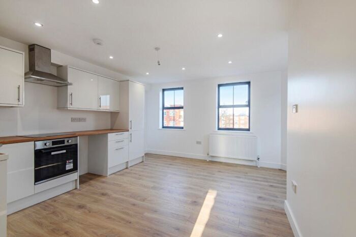 1 Bedroom Flat To Rent In High Road, South Woodford, London, E18