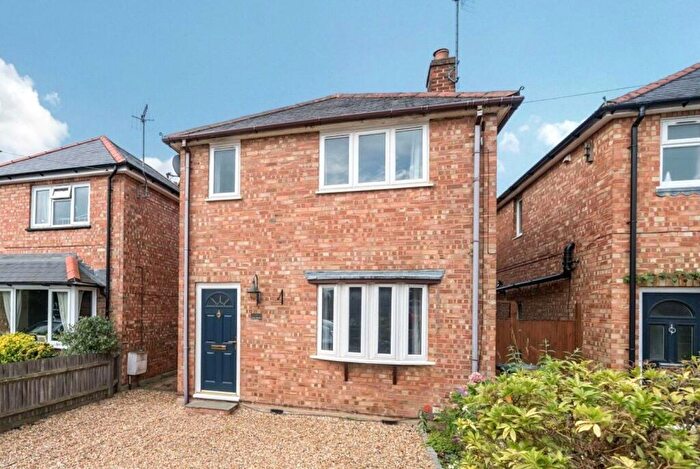 3 Bedroom Detached House For Sale In Silo Road, Farncombe, Godalming, GU7