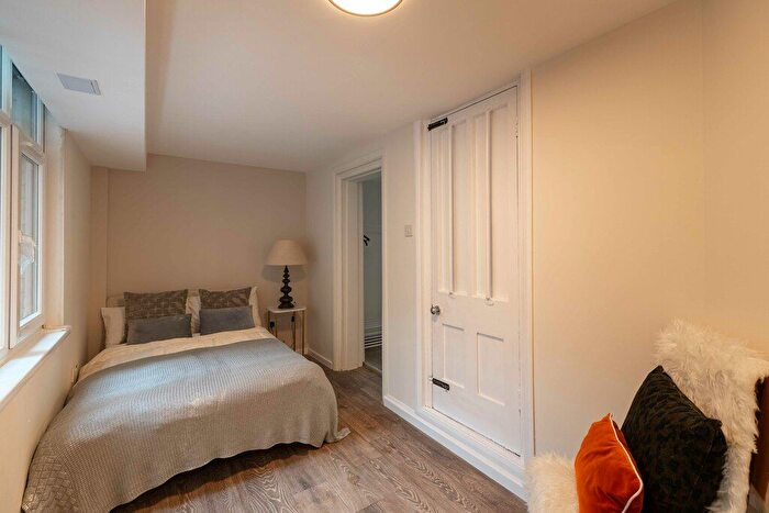 1 Bedroom Flat To Rent In Egerton Place, Knightsbridge, SW3