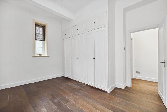 2 Bedroom Apartment To Rent In Park Road, London, NW1