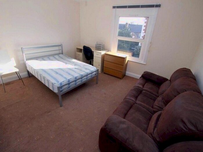 4 Bedroom Semi-Detached House To Rent In Carnarvon Road, Reading, RG1