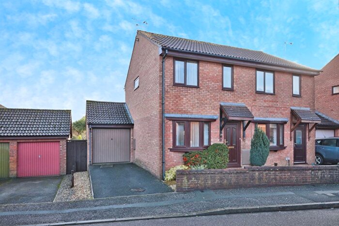 2 Bedroom Semi Detached House For Sale In Ashmead, Yeovil, BA20