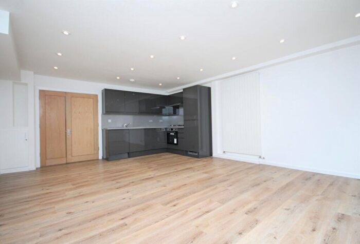 3 Bedroom Maisonette To Rent In Kamen Court, Royal College Street, Camden, NW1