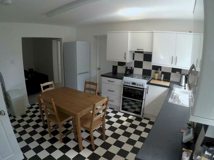 6 Bedroom Detached House To Rent In Available For September - Bedroom Student House - Kinsbourne Avenue, BH10