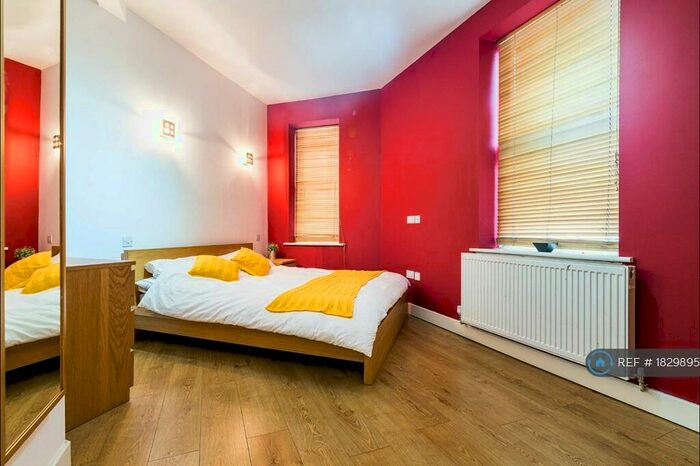 2 Bedroom Flat To Rent In Church Road, London, SE19