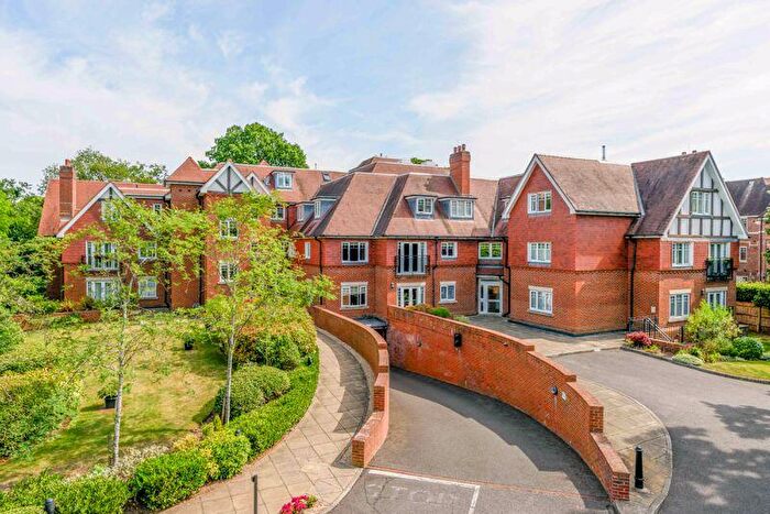 2 Bedroom Flat For Sale In Bridgewater Road, Weybridge, KT13