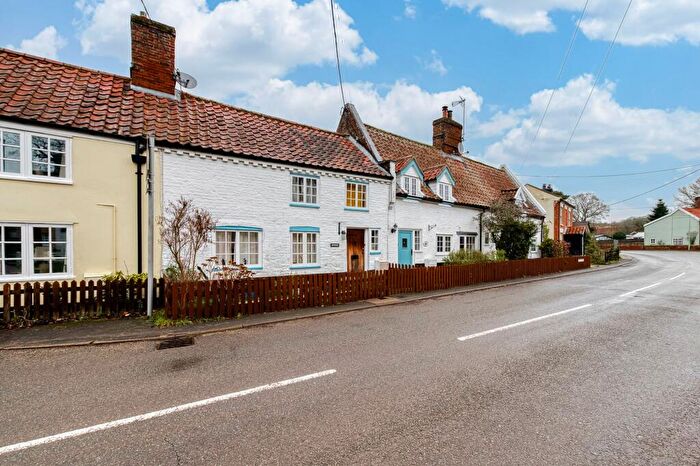 2 Bedroom Terraced House For Sale In The Street, Holton, IP19