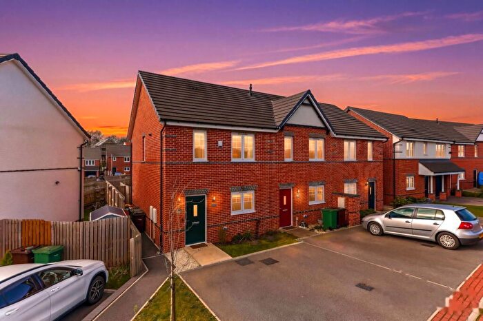 3 Bedroom End Terrace House To Rent In Little Wood Crescent, Wakefield, WF1