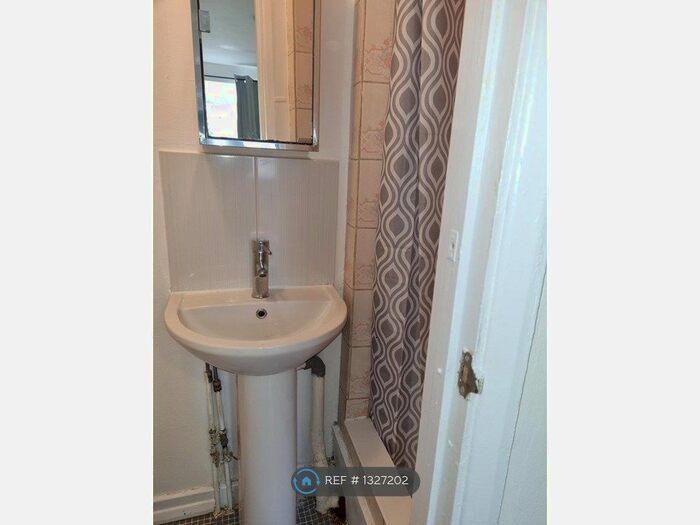 Studio To Rent In King Street, London E13