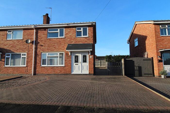 3 Bedroom Semi-Detached House To Rent In Windsor Road, Swadlincote, DE12