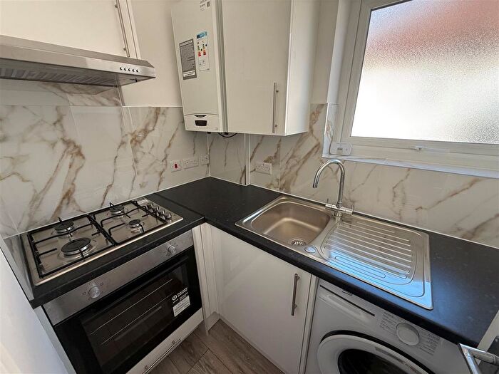 2 Bedroom Flat To Rent In Kenton Lane, Harrow, HA3