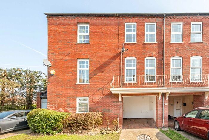 3 Bedroom Property To Rent In Park Crescent, Twickenham, TW2