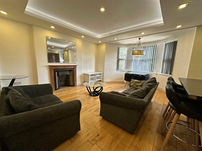 3 Bedroom Apartment To Rent In Richmond Crescent, Cardiff, CF24