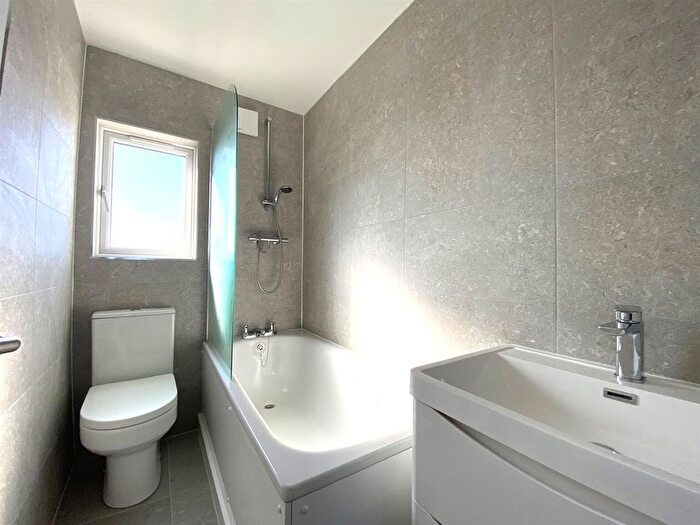 5 Bedroom Terraced House To Rent In Wakemans Hill Avenue, London, NW9