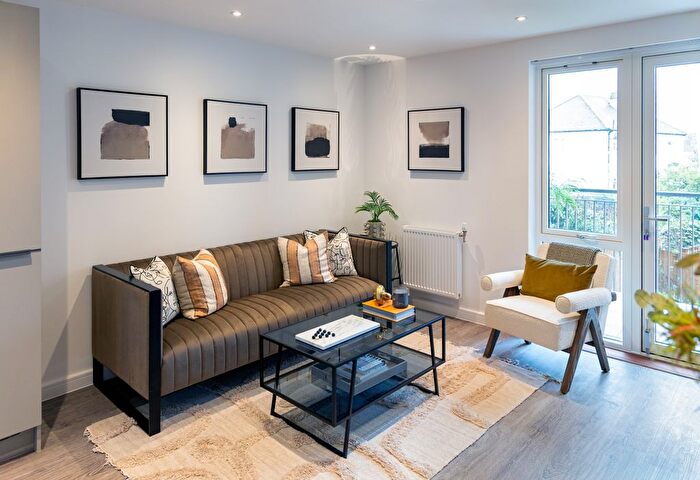 1 Bedroom Flat For Sale In Bloomsbury Avenue, London, N14
