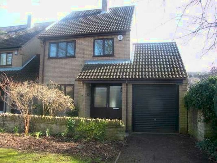 3 Bedroom Link Detached House To Rent In The Leys, Peterborough, Cambridgeshire, PE3