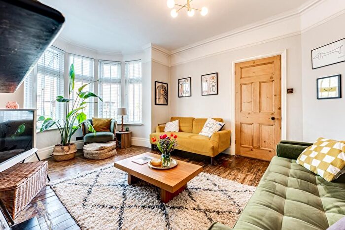 3 Bedroom Terraced House For Sale In William Street, Kettering, NN16