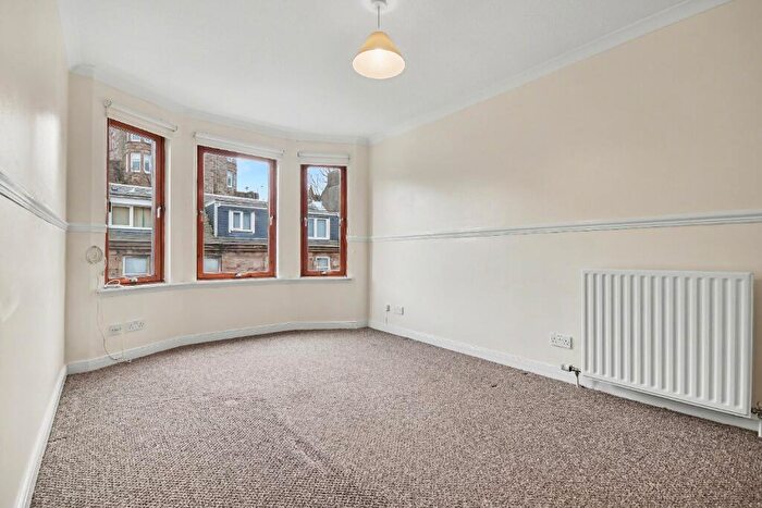 1 Bedroom Flat To Rent In Kempock Street, Inverclyde, Gourock, PA19