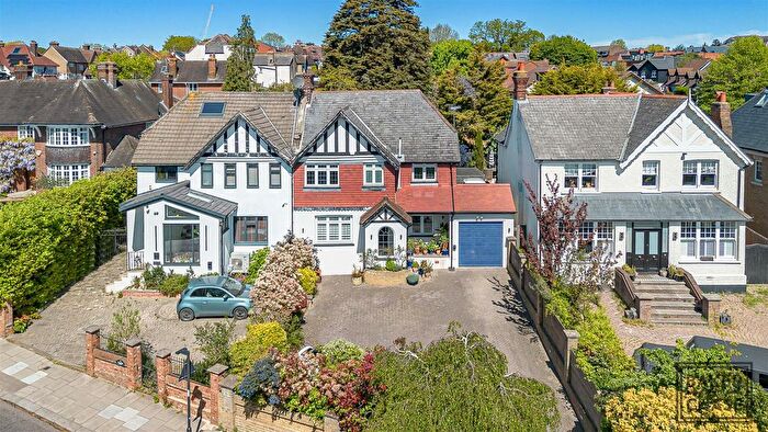 4 Bedroom Semi-Detached House For Sale In Chase Ridings, West Enfield, EN2