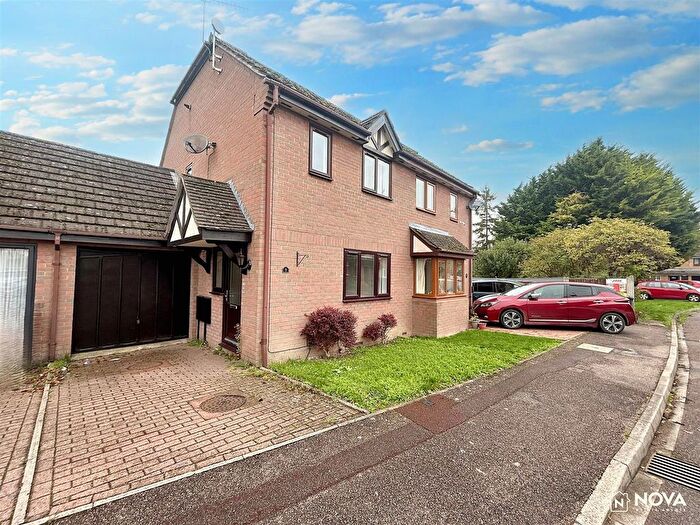 2 Bedroom Semi Detached House For Sale In Mallard Gardens, Luton, LU3