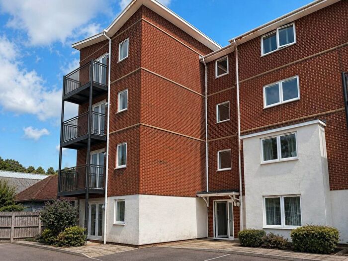 2 Bedroom Flat For Sale In Beaumont Court, High Wycombe, HP12