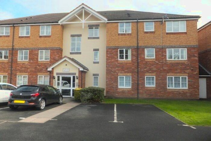 2 Bedroom Flat To Rent In Tudor Close, Sutton Coldfield, B73