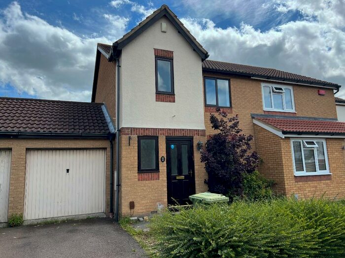 3 Bedroom Semi-Detached House To Rent In Tallis Lane, Browns Wood, Milton Keynes, MK7