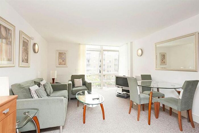 1 Bedroom Flat To Rent In Moore House, Canary Wharf, London, E14