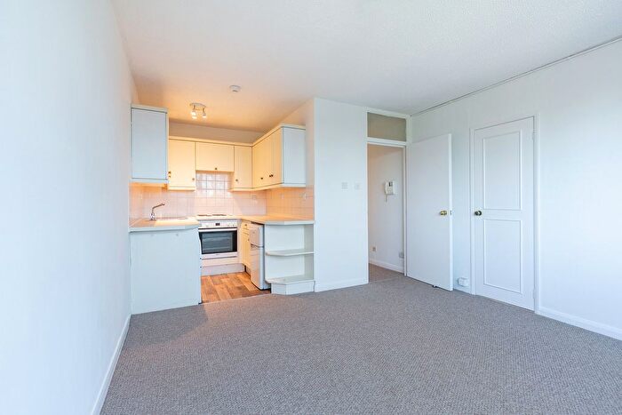 1 Bedroom Studio To Rent In West Hill, London, SW15