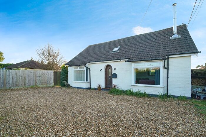 4 Bedroom Detached Bungalow For Sale In Long Lane, Holbury, Southampton, SO45