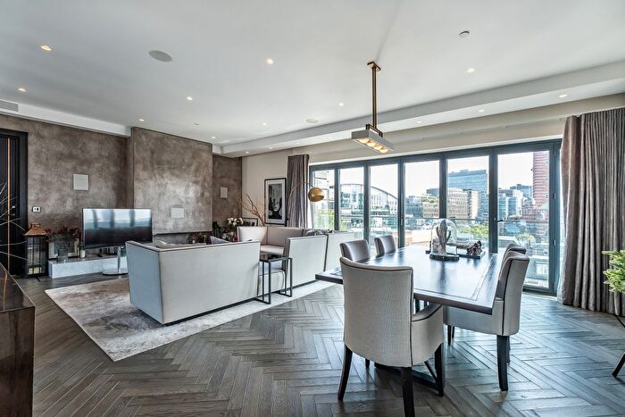 2 Bedroom Flat To Rent In Vauxhall Bridge Road, London, SW1V