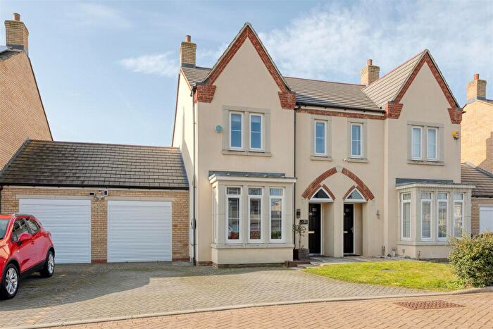 3 Bedroom Semi Detached House To Rent In Beatrice Place, Fairfield Gardens, Hitchin, SG5