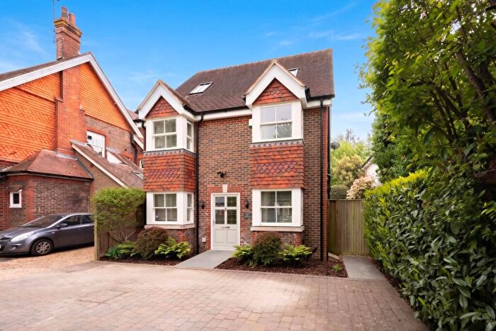4 Bedroom Detached House For Sale In Wimblehurst Road, Horsham, RH12