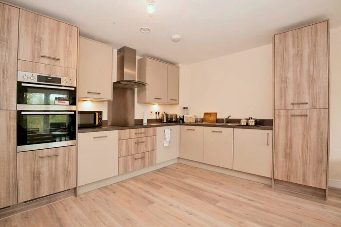 2 Bedroom Apartment To Rent In Rhodfa Groes Wen, CF5