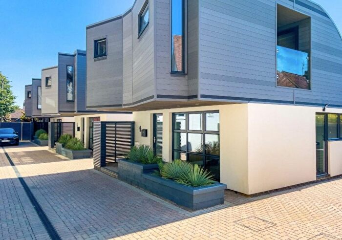 2 Bedroom Detached House To Rent In Green Mews, Hogarth Road, Hove, East Sussex, BN3