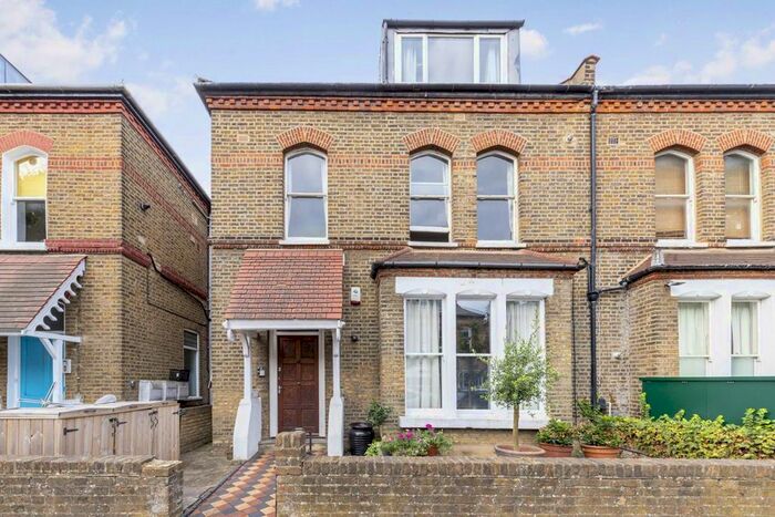 3 Bedroom Flat To Rent In Finsbury Park Road, London, N4