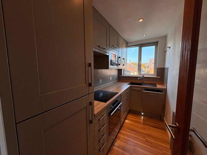 1 Bedroom Flat To Rent In Albion Mews, Reigate, RH2