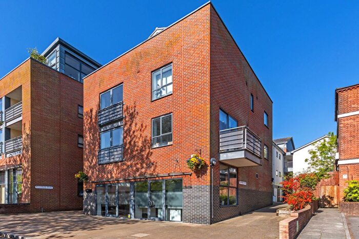 2 Bedroom Flat For Sale In Staple Gardens, Winchester, SO23