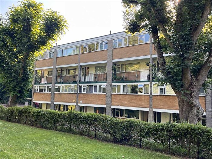 2 Bedroom Maisonette For Sale In North Orbital Road, Denham Green, UB9