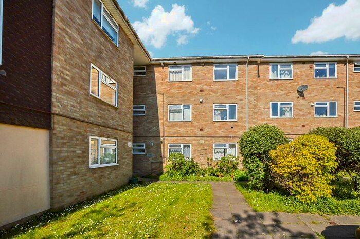 2 Bedroom Flat To Rent In Cherry Close, Salisbury, SP2