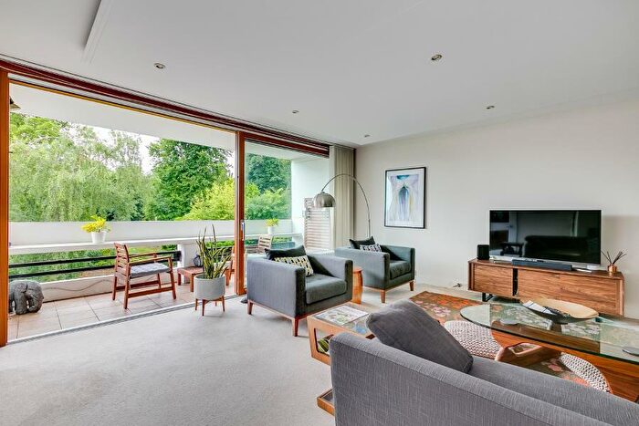 3 Bedroom Flat To Rent In Southwood Lawn Road, Highgate, N6