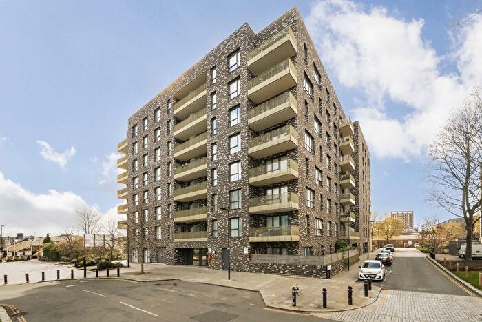 3 Bedroom Flat For Sale In Palmerston Road, Acton, W3