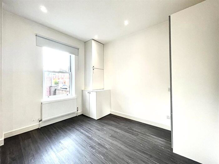 Apartment To Rent In Lordship Lane, London, N17