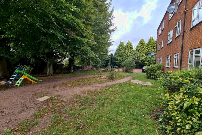 1 Bedroom Flat To Rent In St. Ives Close, Luton, LU3