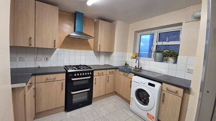 3 Bedroom Flat To Rent In Montreal Road, Tilbury, RM18