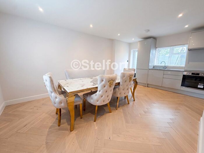 4 Bedroom Detached House To Rent In Ingleway, London, N12